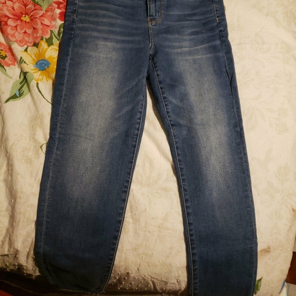 An American Eagle jean